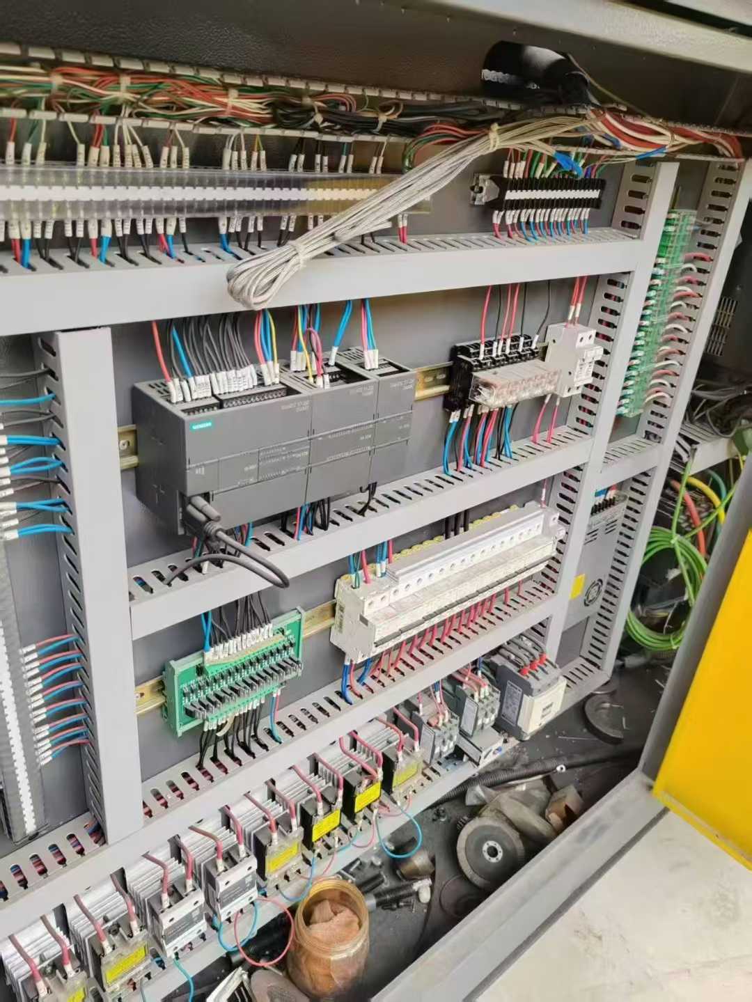 The 5-liter single-station, single-moldhead unit is relatively new.