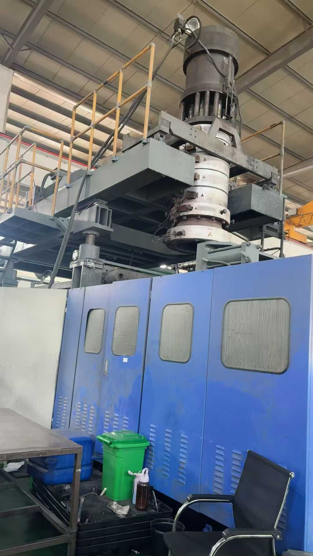 Blow molding machine.