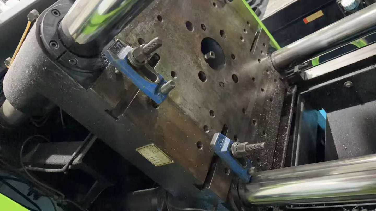 Injection molding machine.