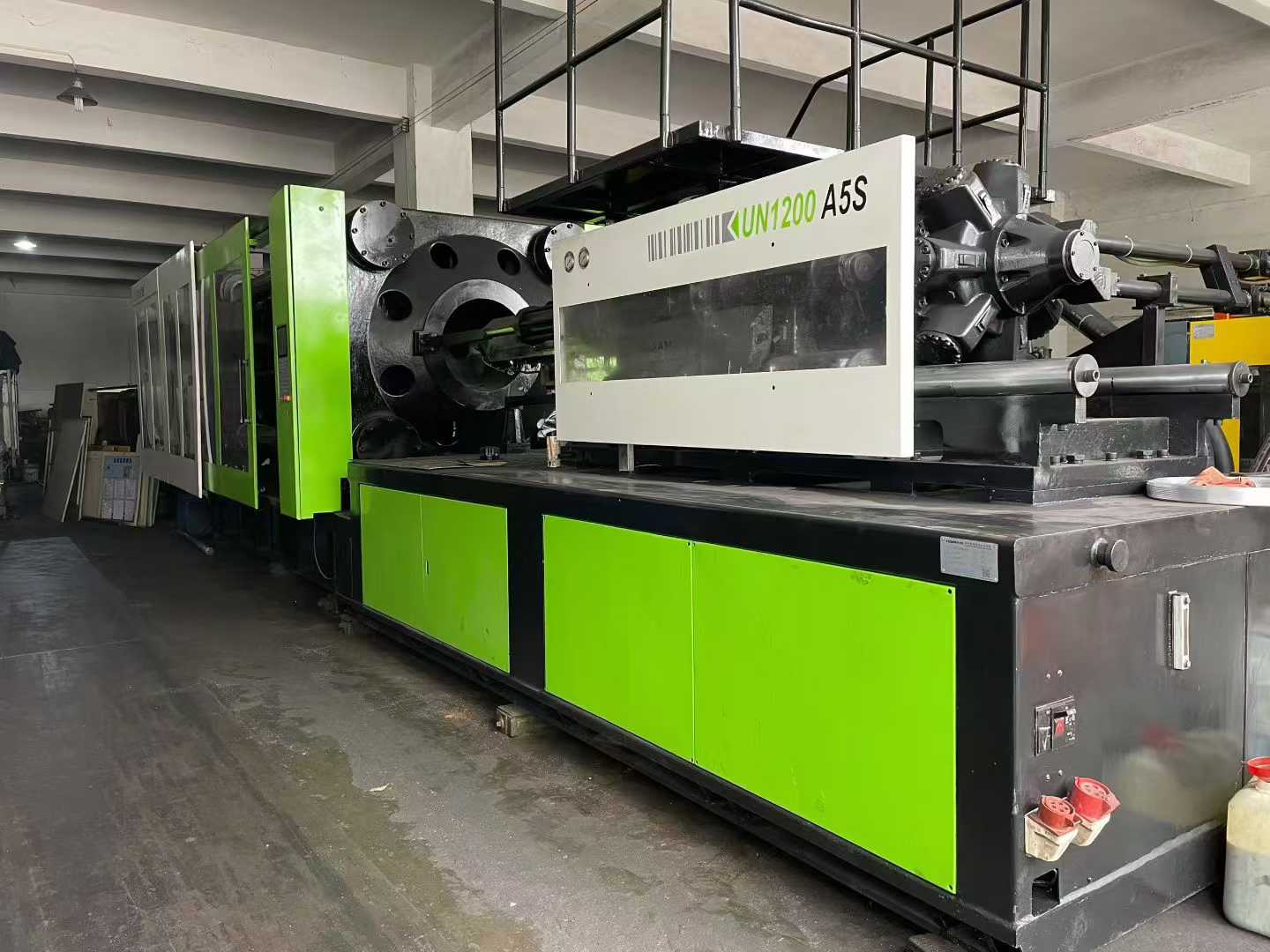 Injection molding machine.