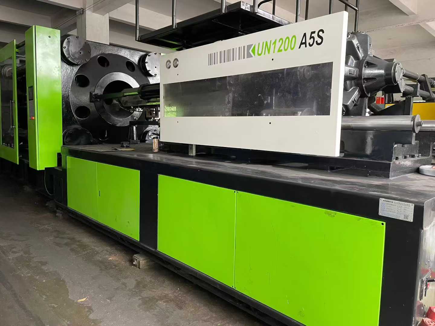 Injection molding machine.