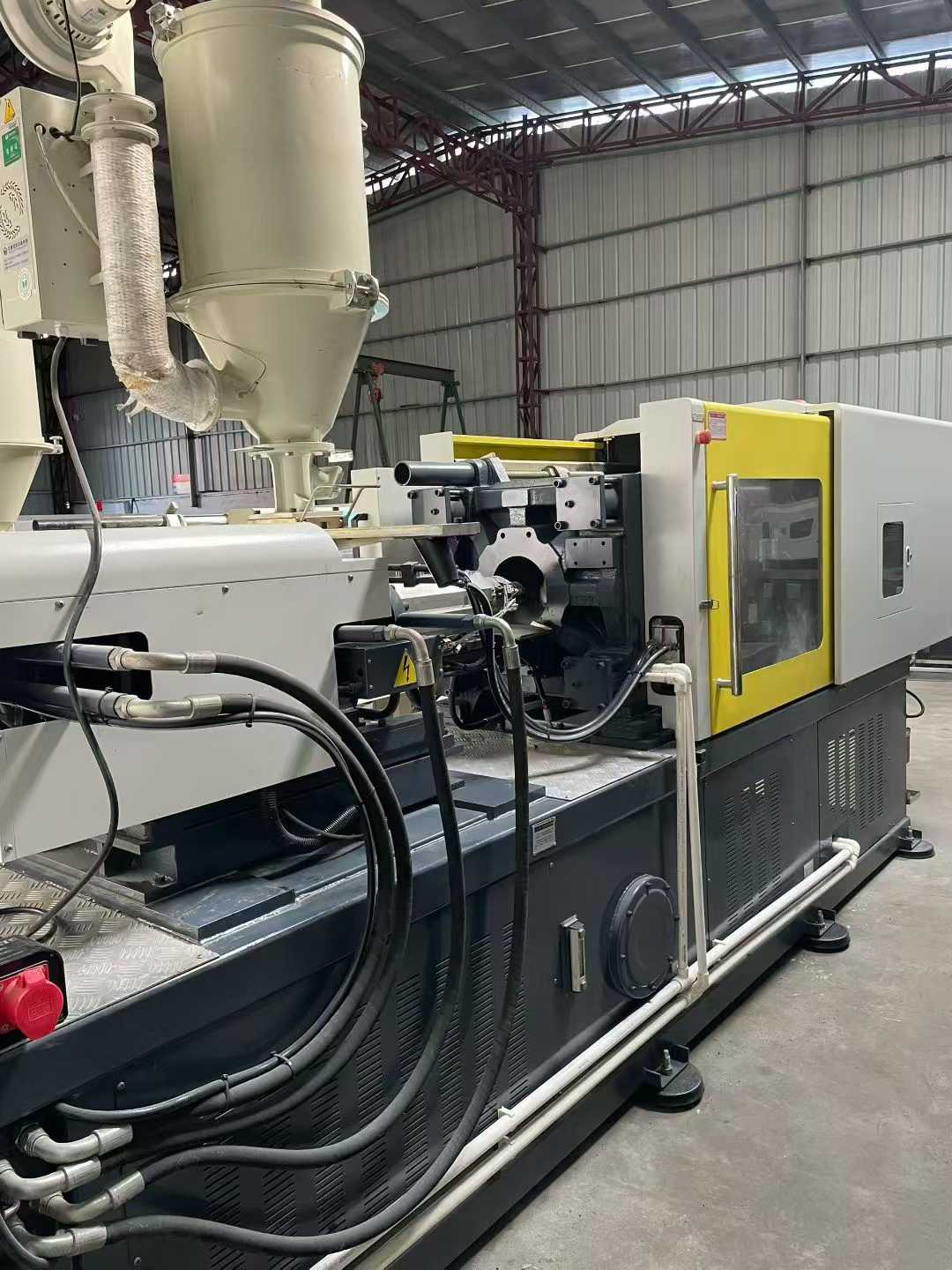 Injection molding machine.