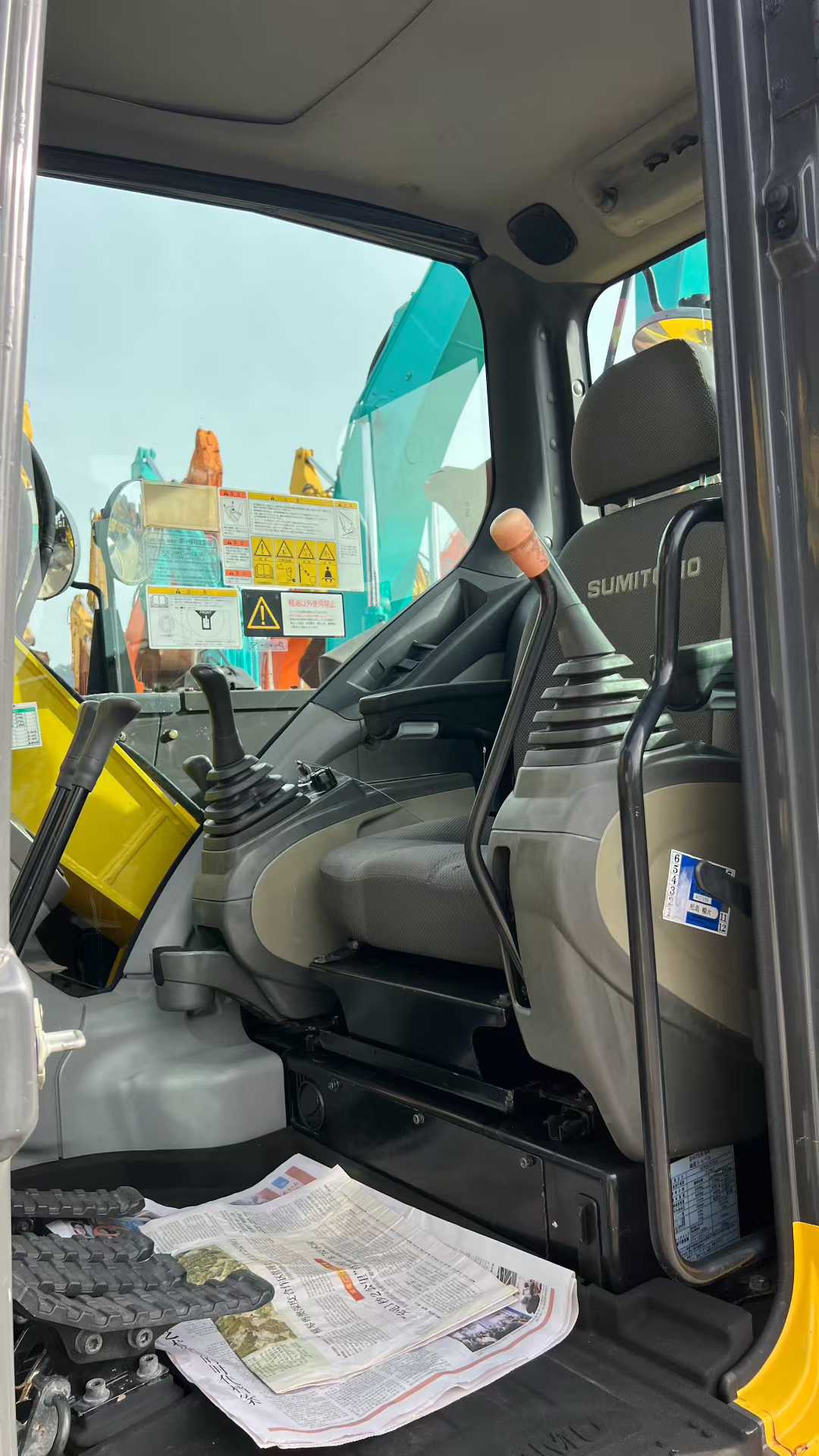 Sumitomo 75 with extended arm. In the shower. Actual condition as of end of 2015: 4040h. Includes barrel and clamp tube.