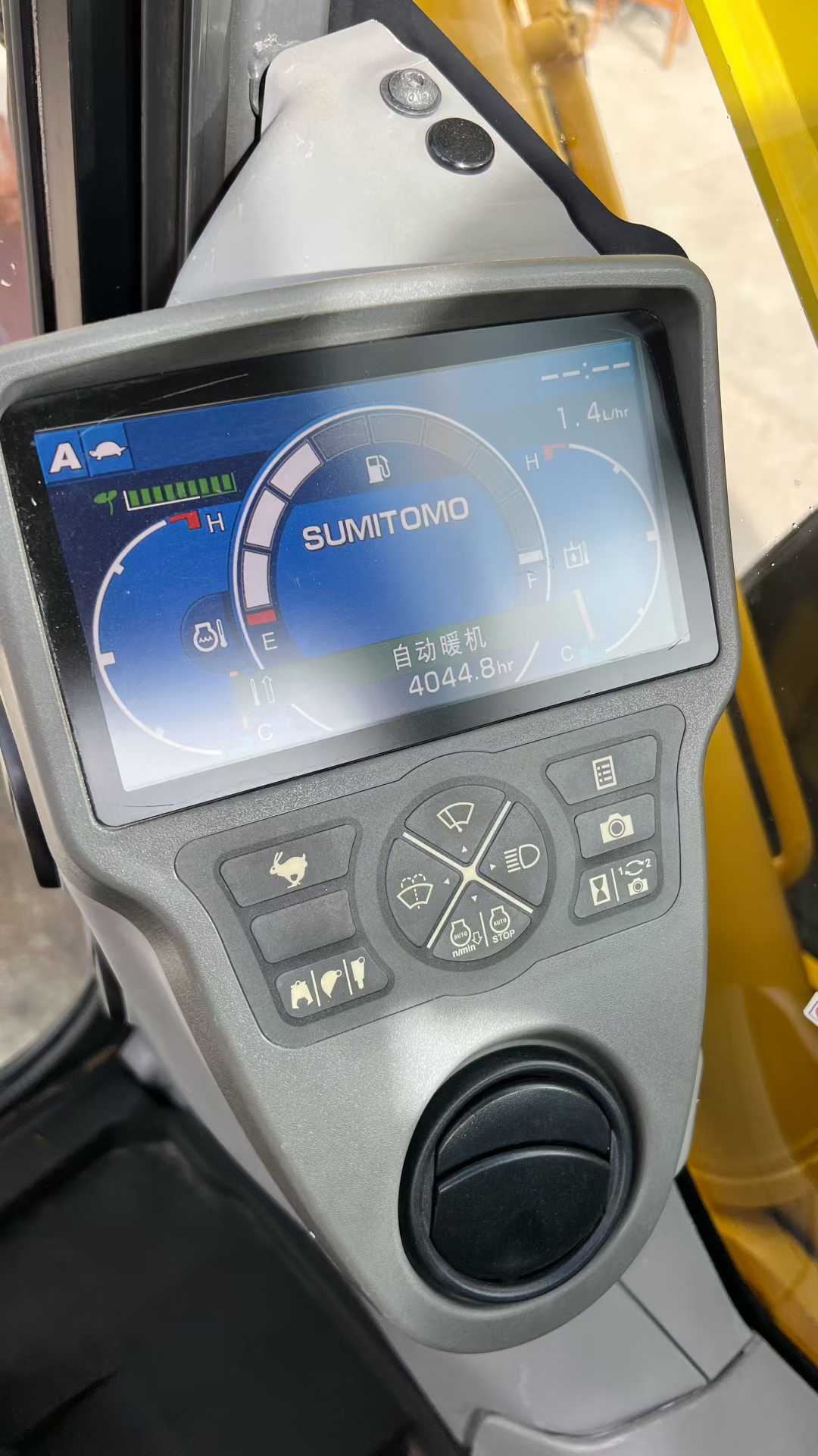 Sumitomo 75 with extended arm. In the shower. Actual condition as of end of 2015: 4040h. Includes barrel and clamp tube.