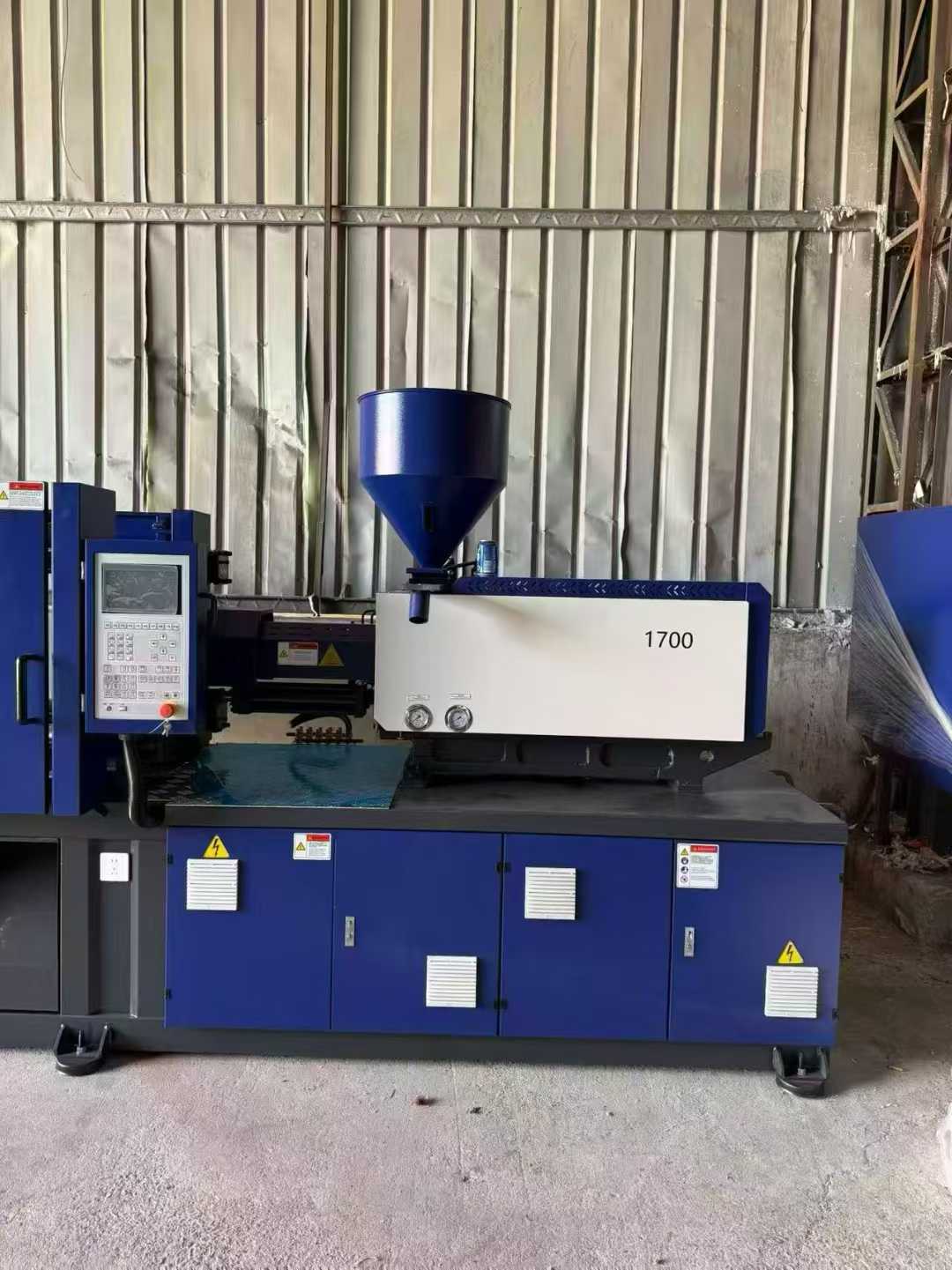 KONZA 170 ton injection molding machine, a brand new machine