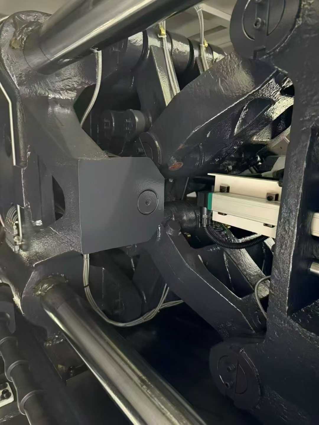 KONZA 170 ton injection molding machine, a brand new machine