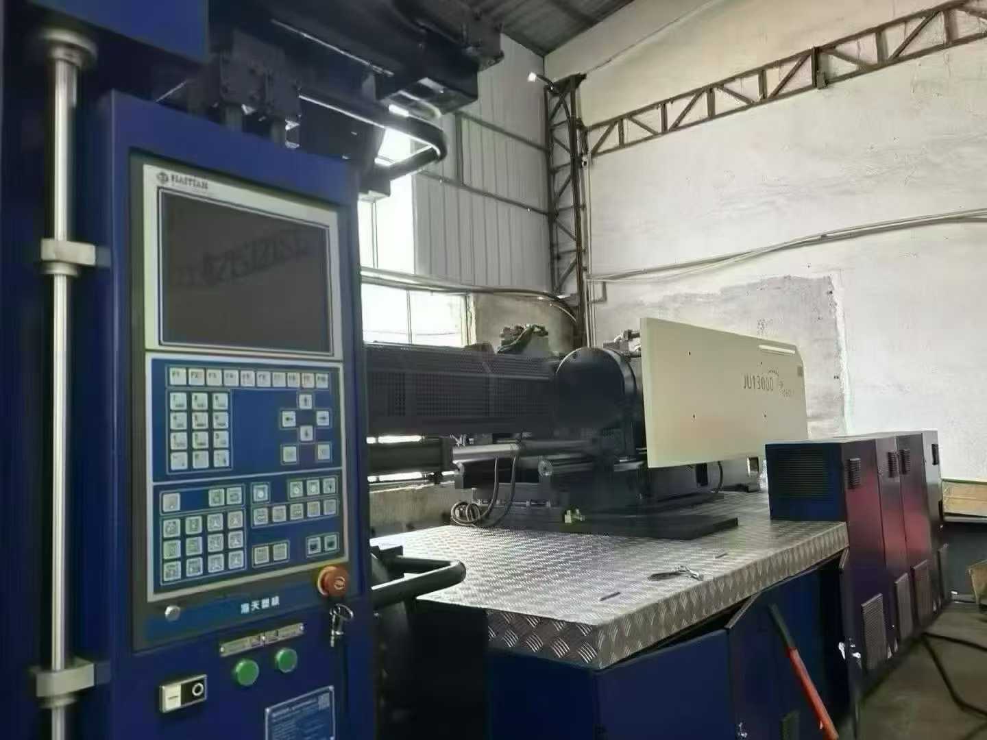 Haitian JU1300T lower mold 1380 mm, screw 110 mm glue content 4757 grams, auto parts special machine