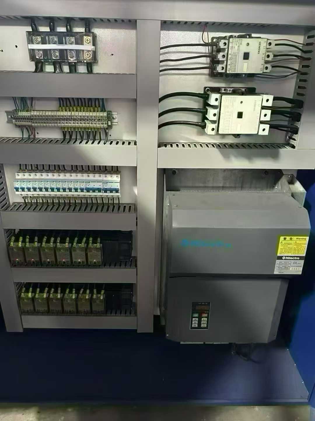 Haitian JU1300T lower mold 1380 mm, screw 110 mm glue content 4757 grams, auto parts special machine