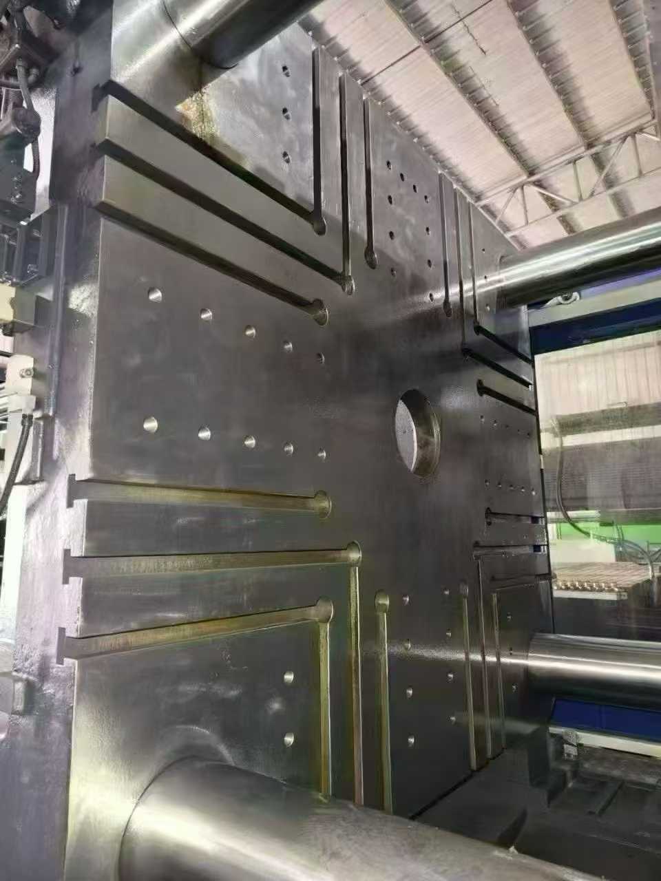 Haitian 2100T lower mold 1750 mm, screw 180 mm, adhesive content 19000 g