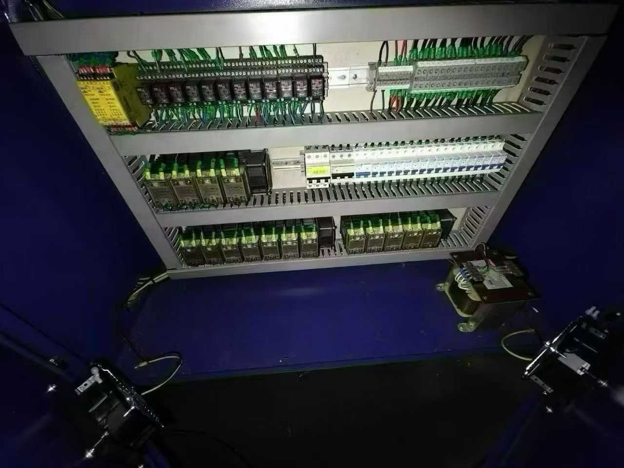 Haitian 2100T lower mold 1750 mm, screw 180 mm, adhesive content 19000 g