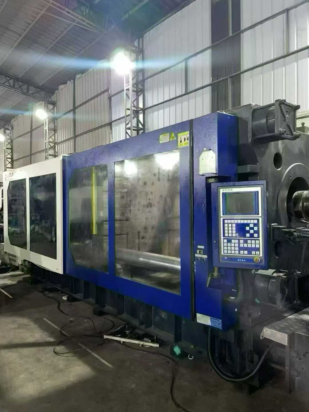 Haitian II 1000 ton servo