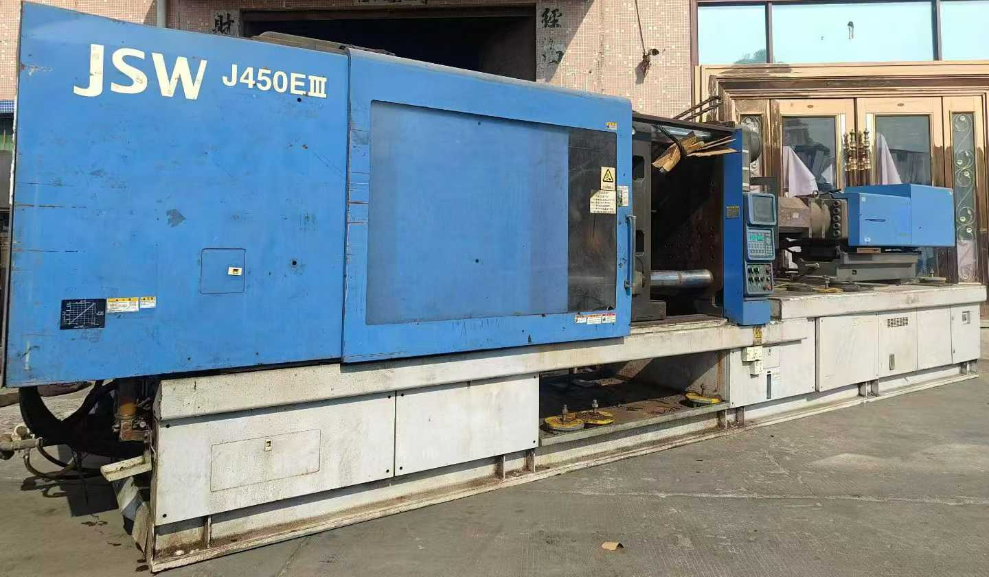 One 450EIII machine, screw diameter 84, lower mold 810.