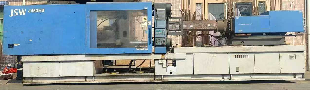 One 450EIII machine, screw diameter 84, lower mold 810.