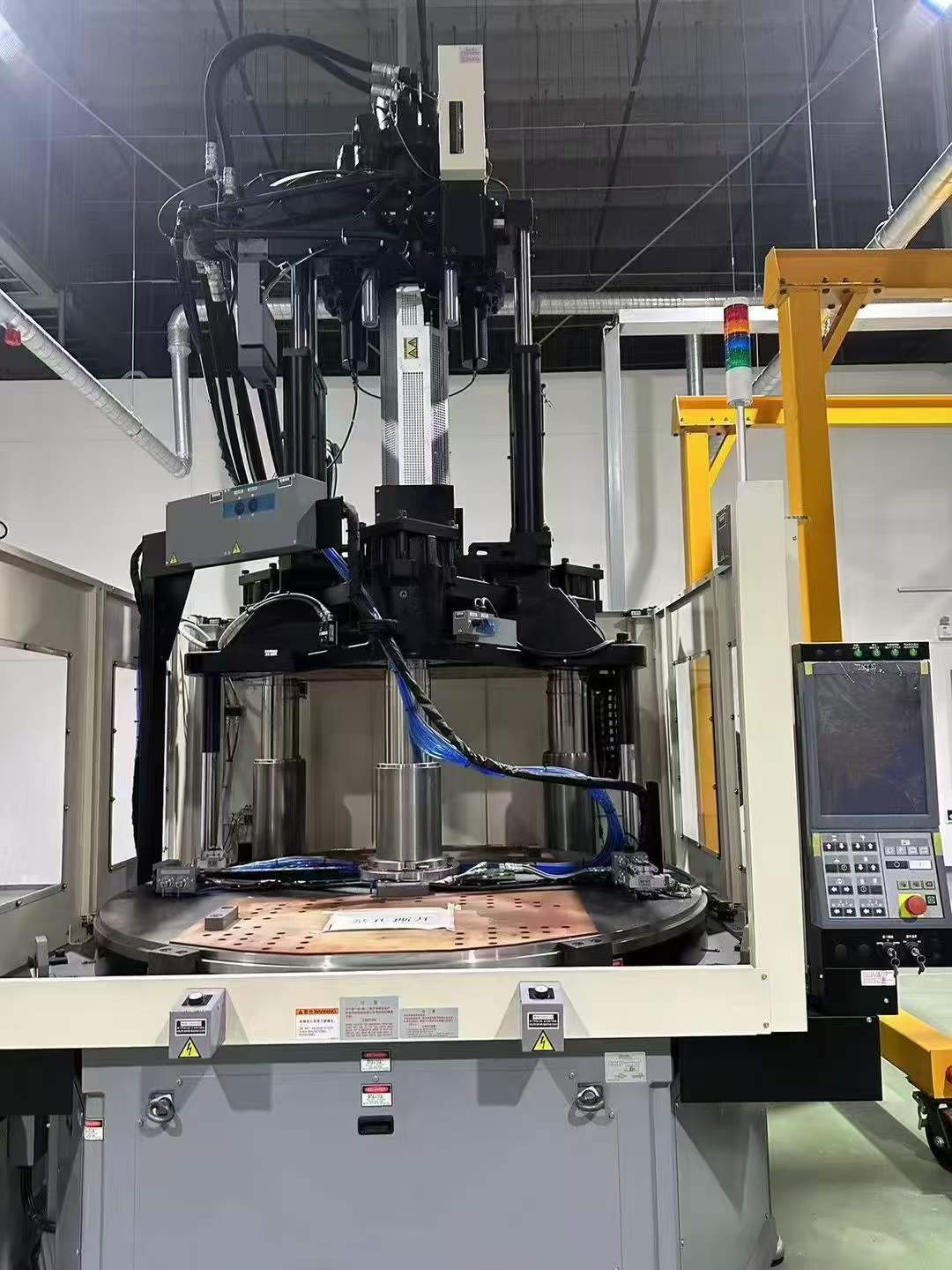 Hitachi 220-ton vertical turntable semi-new machine, with only 413 hours of operational time.