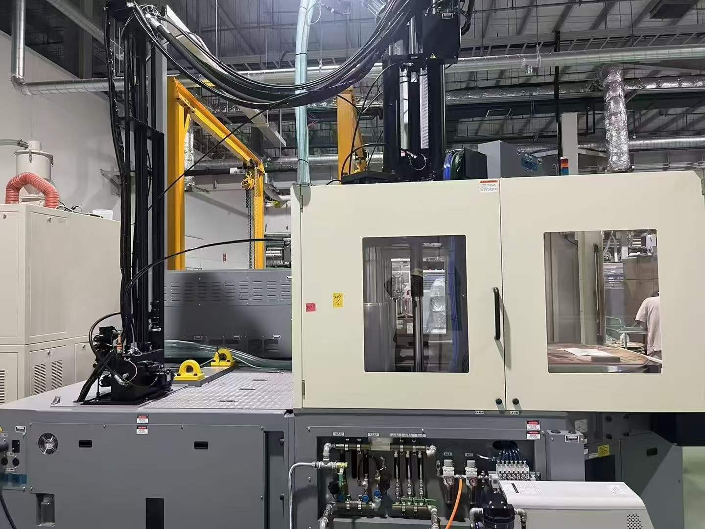 Hitachi 220-ton vertical turntable semi-new machine, with only 413 hours of operational time.