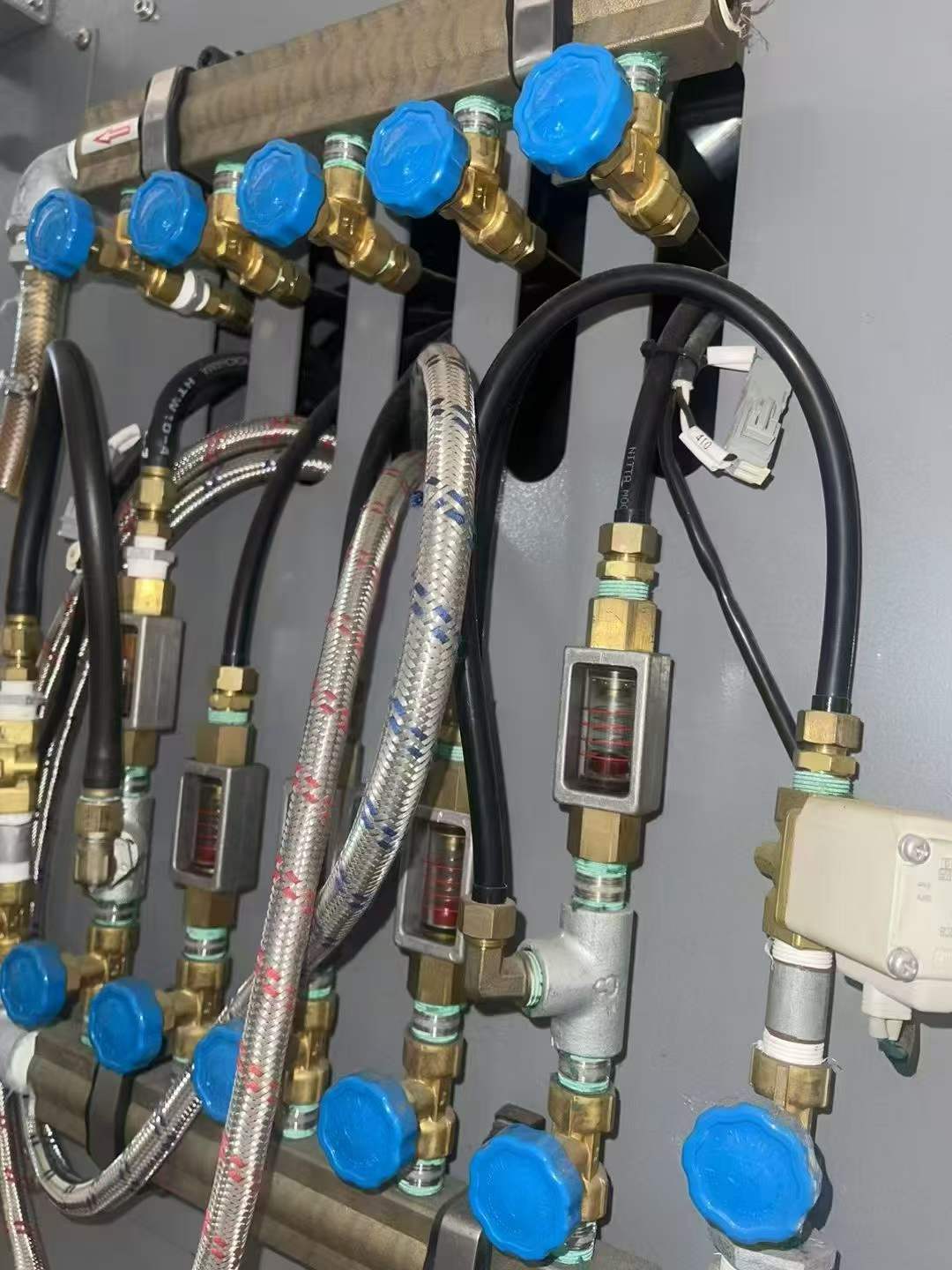 Hitachi 220-ton vertical turntable semi-new machine, with only 413 hours of operational time.