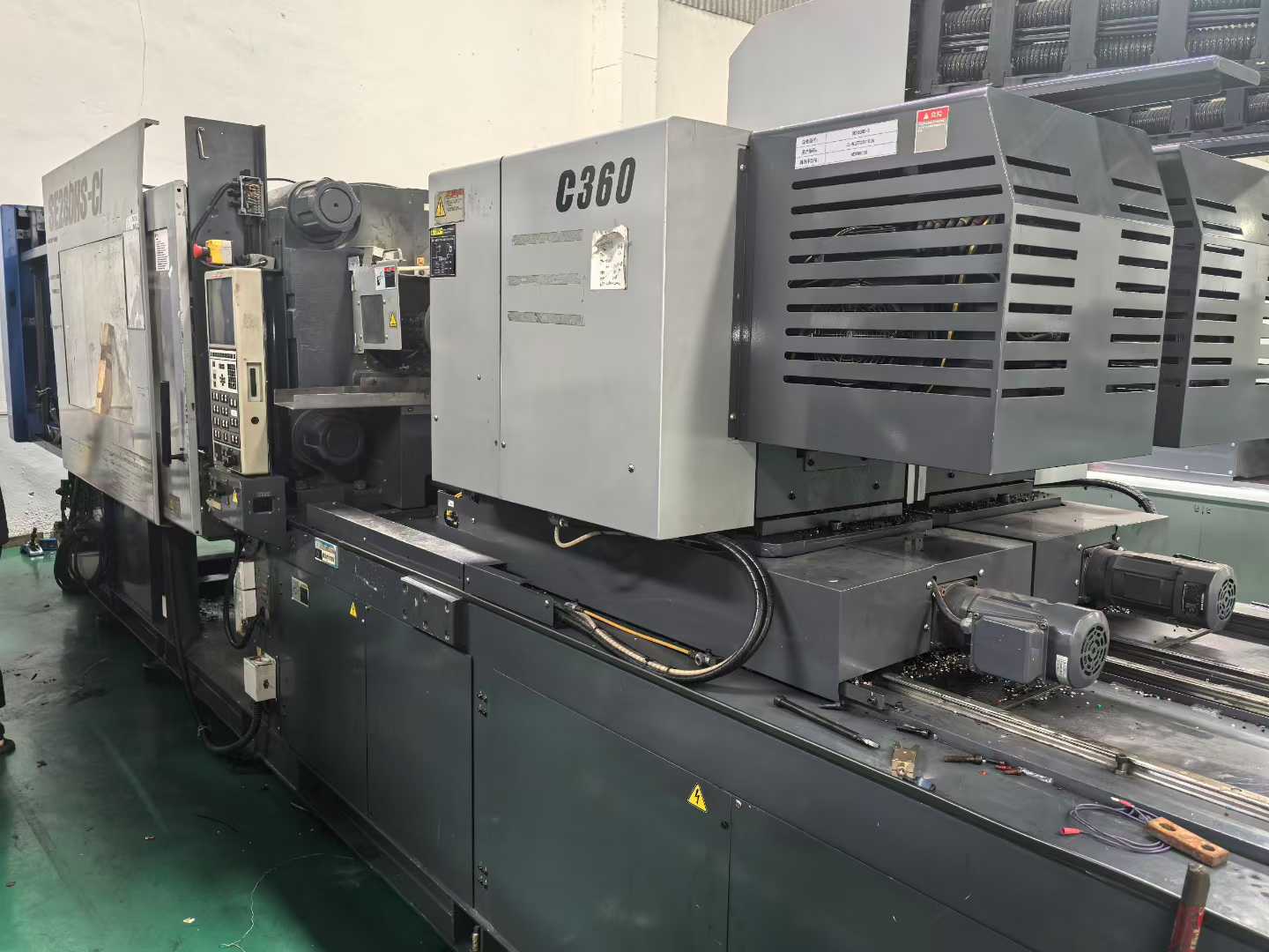 Sumitomo 130-ton, 230-ton/280-ton dual-color electric motor.