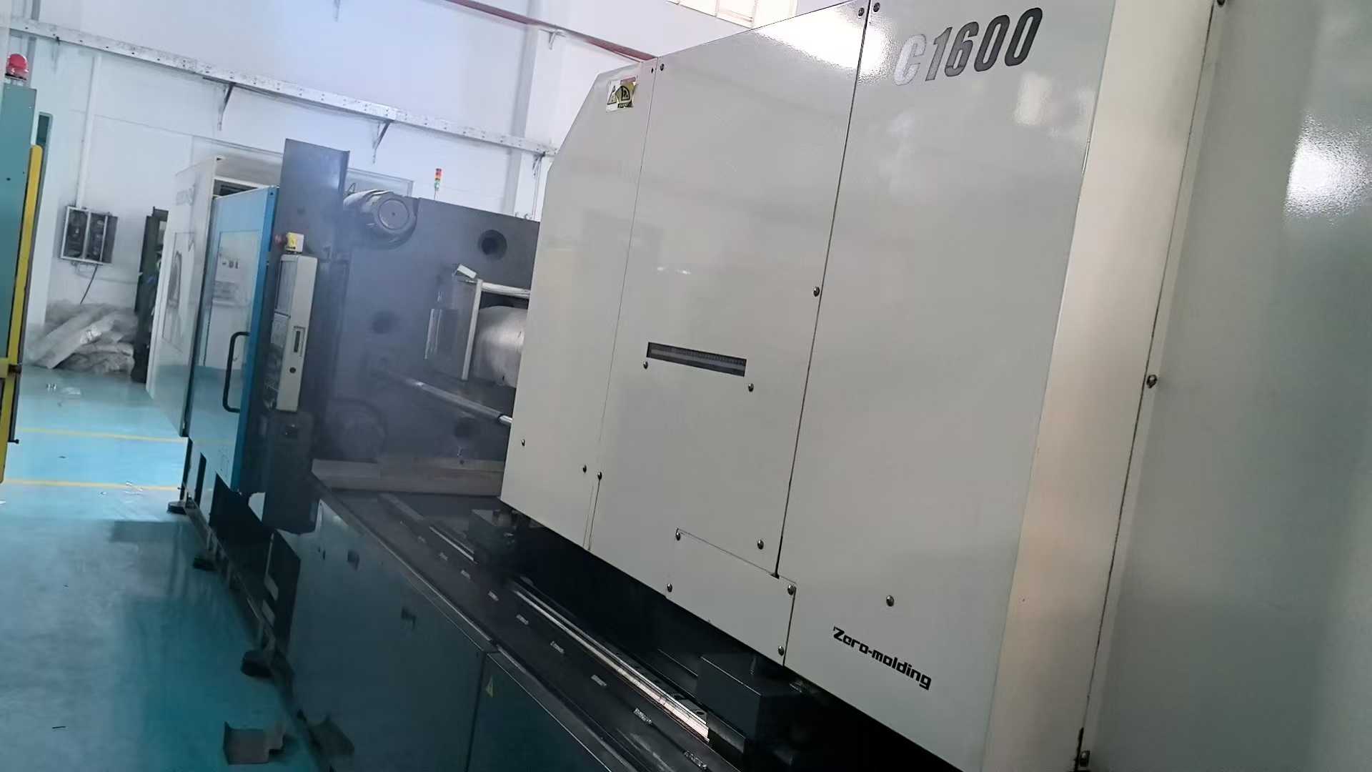 Sumitomo 350 tons, lower mold 760/710. Shooting speed 160.1. Production efficiency increased by 30% to 50%. The equipment boasts excellent shaping precision, featuring high-precision mold locking and injection control, allowing for shaping tolerances to b
