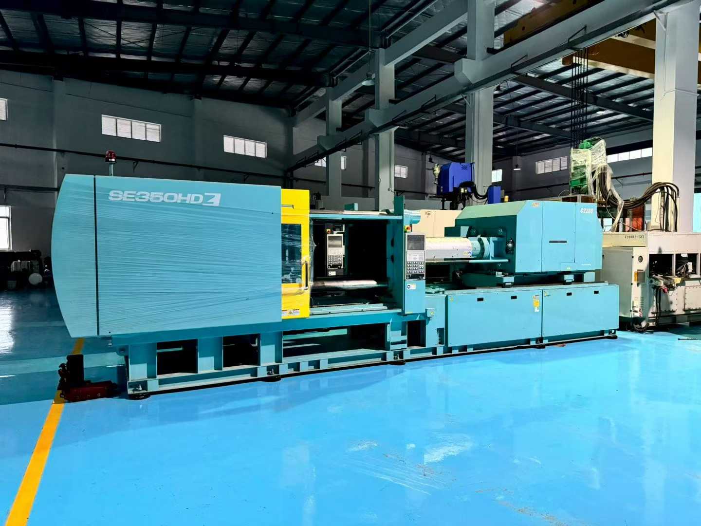 Sumitomo 350 tons, lower mold 760/710. Shooting speed 160.1. Production efficiency increased by 30% to 50%. The equipment boasts excellent shaping precision, featuring high-precision mold locking and injection control, allowing for shaping tolerances to b