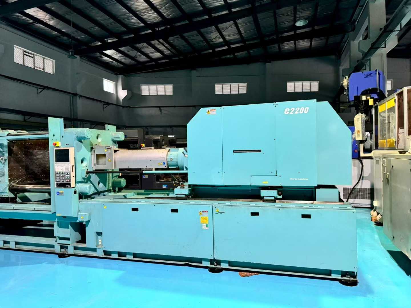 Sumitomo 350 tons, lower mold 760/710. Shooting speed 160.1. Production efficiency increased by 30% to 50%. The equipment boasts excellent shaping precision, featuring high-precision mold locking and injection control, allowing for shaping tolerances to b