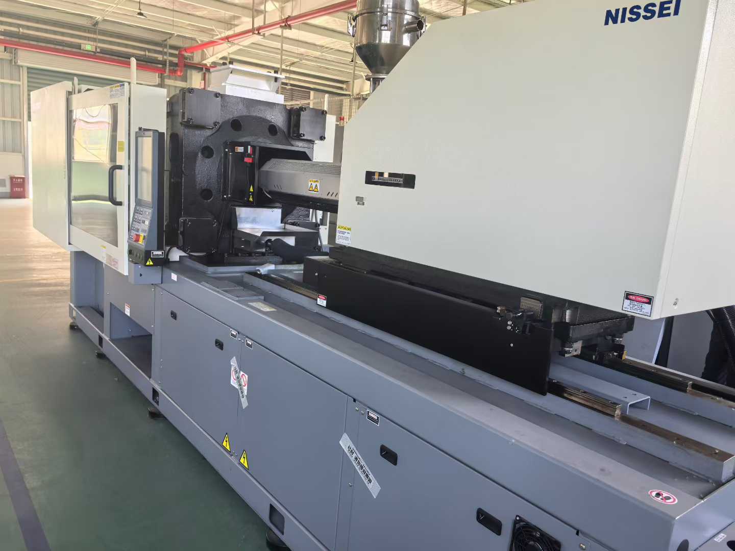 Nissin 220 tons: firing rate of 270, screw diameter of 45, operational hours of 5180.