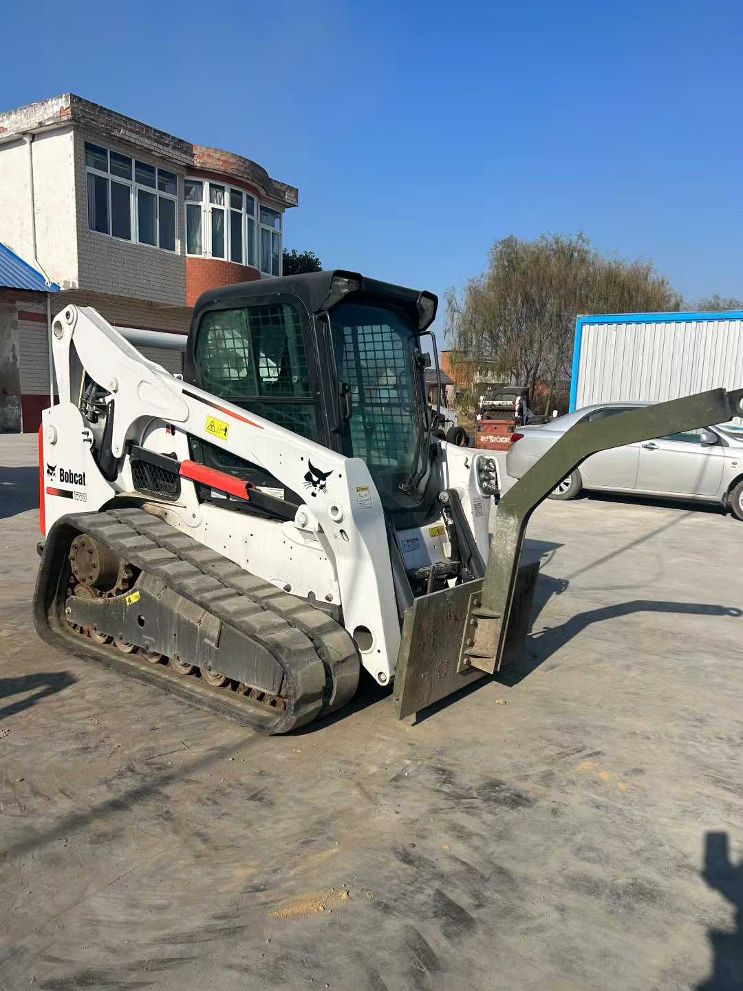 Lynx T770 tracked skid-steer loader.