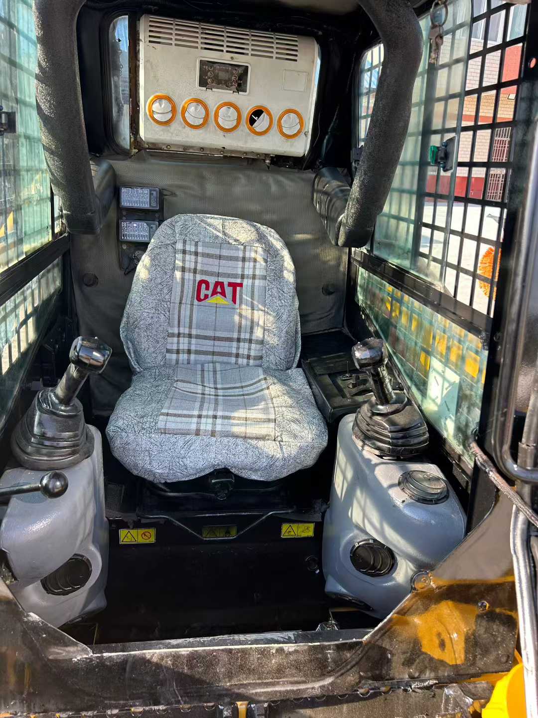 CAT Caterpillar 226B3 sliding loader.