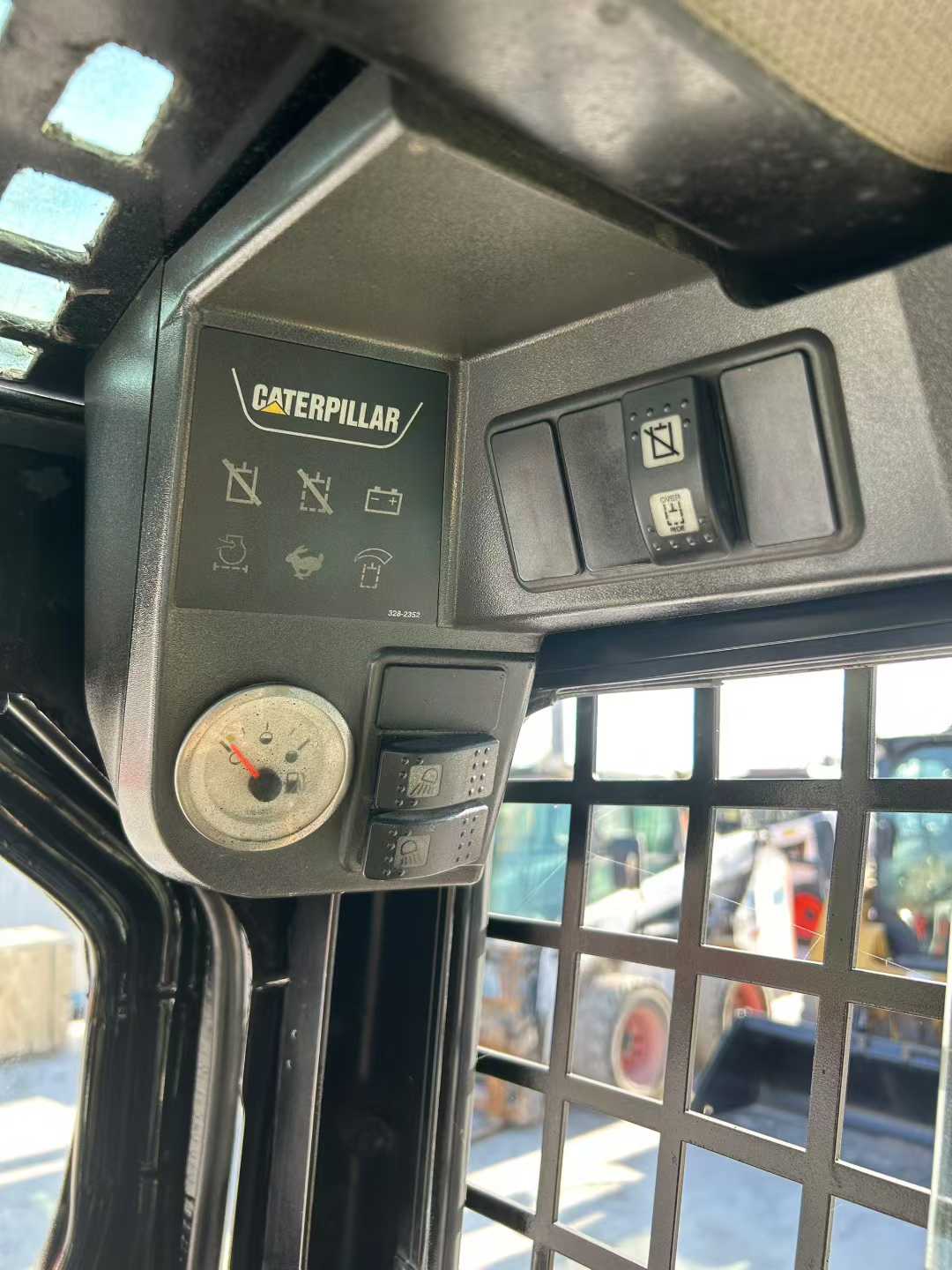 CAT Caterpillar 226B3 sliding loader.