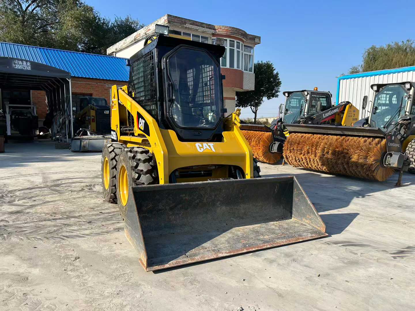CAT Caterpillar 226B3 sliding loader.