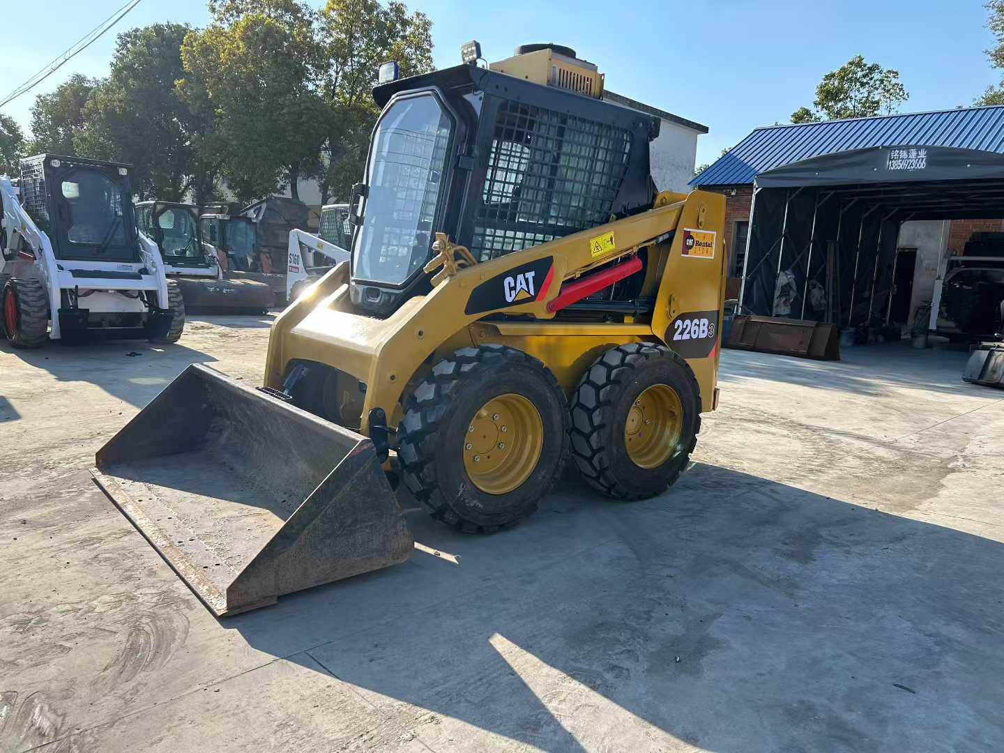 CAT Caterpillar 226B3 sliding loader.