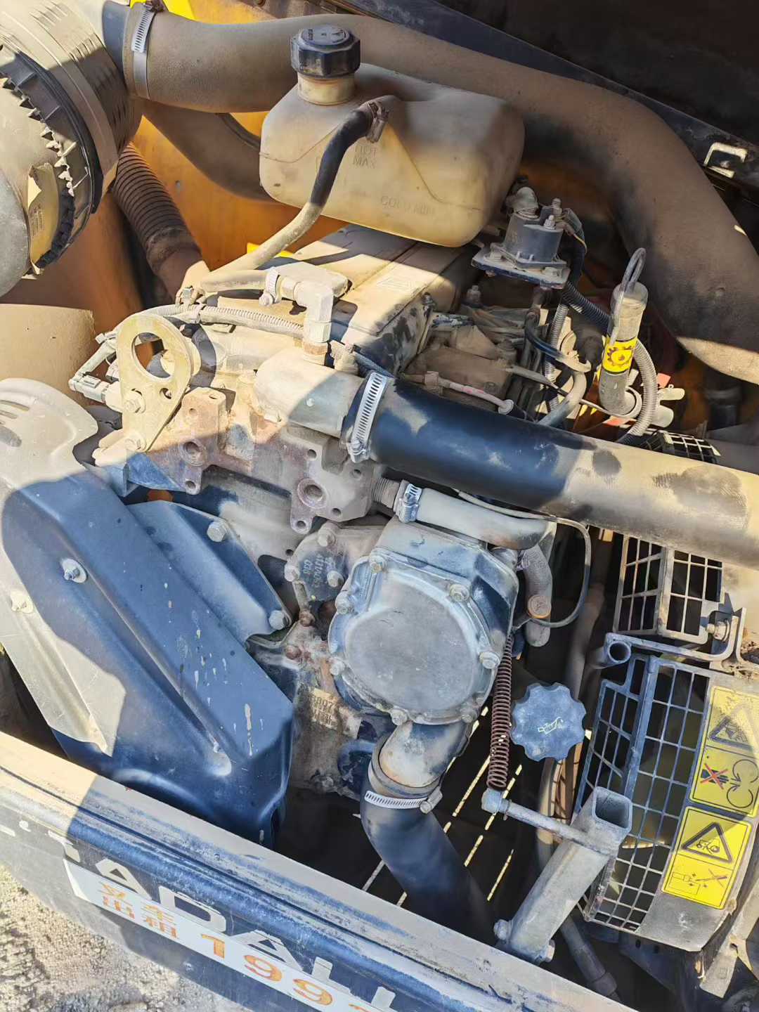 JCB535-95 Telescopic Arm Forklift Truck. Lifting height of 9.5 meters, maximum load capacity of 3.5 tons. Three-section arm, four-wheel drive, four-wheel steering. Perkins engine.