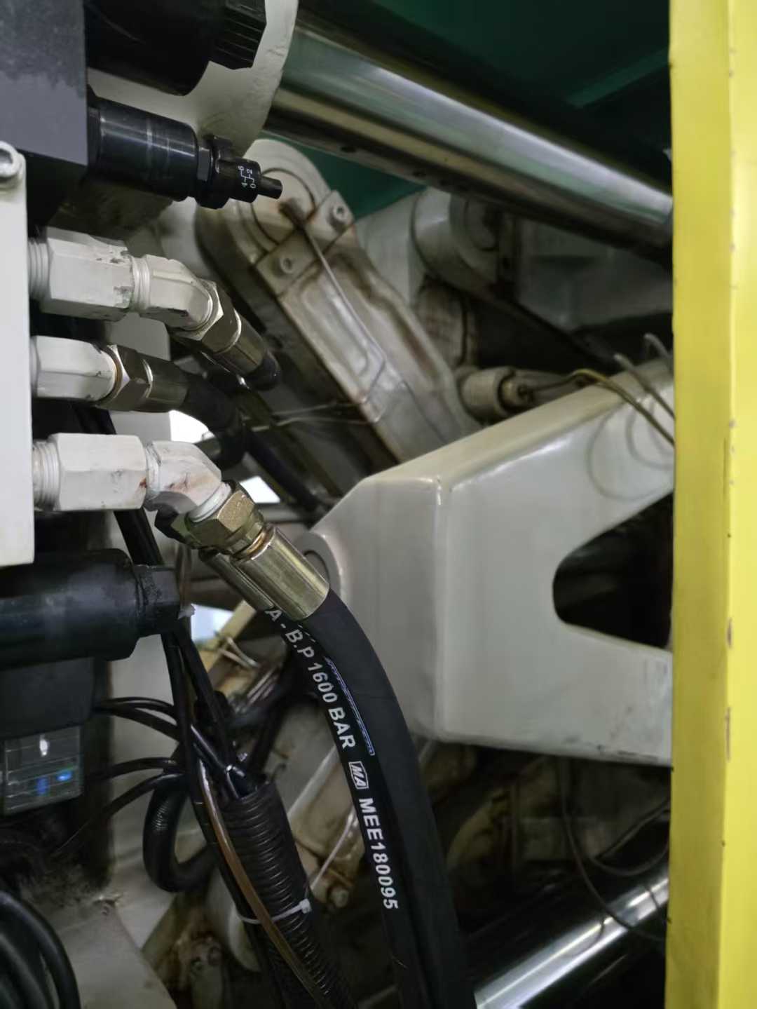 Yizumi 320T servo motor.