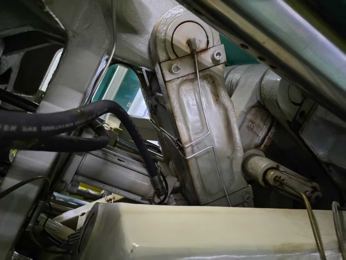 Yizumi 320T servo motor.