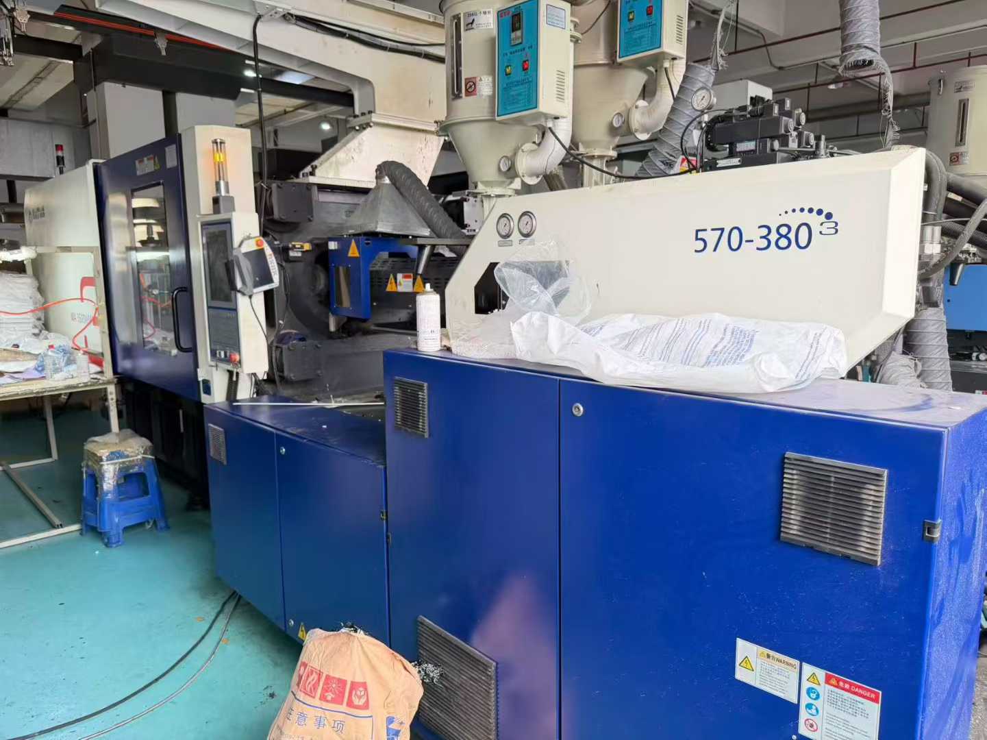 9 into the new Haitian 360T color injection molding machine 2