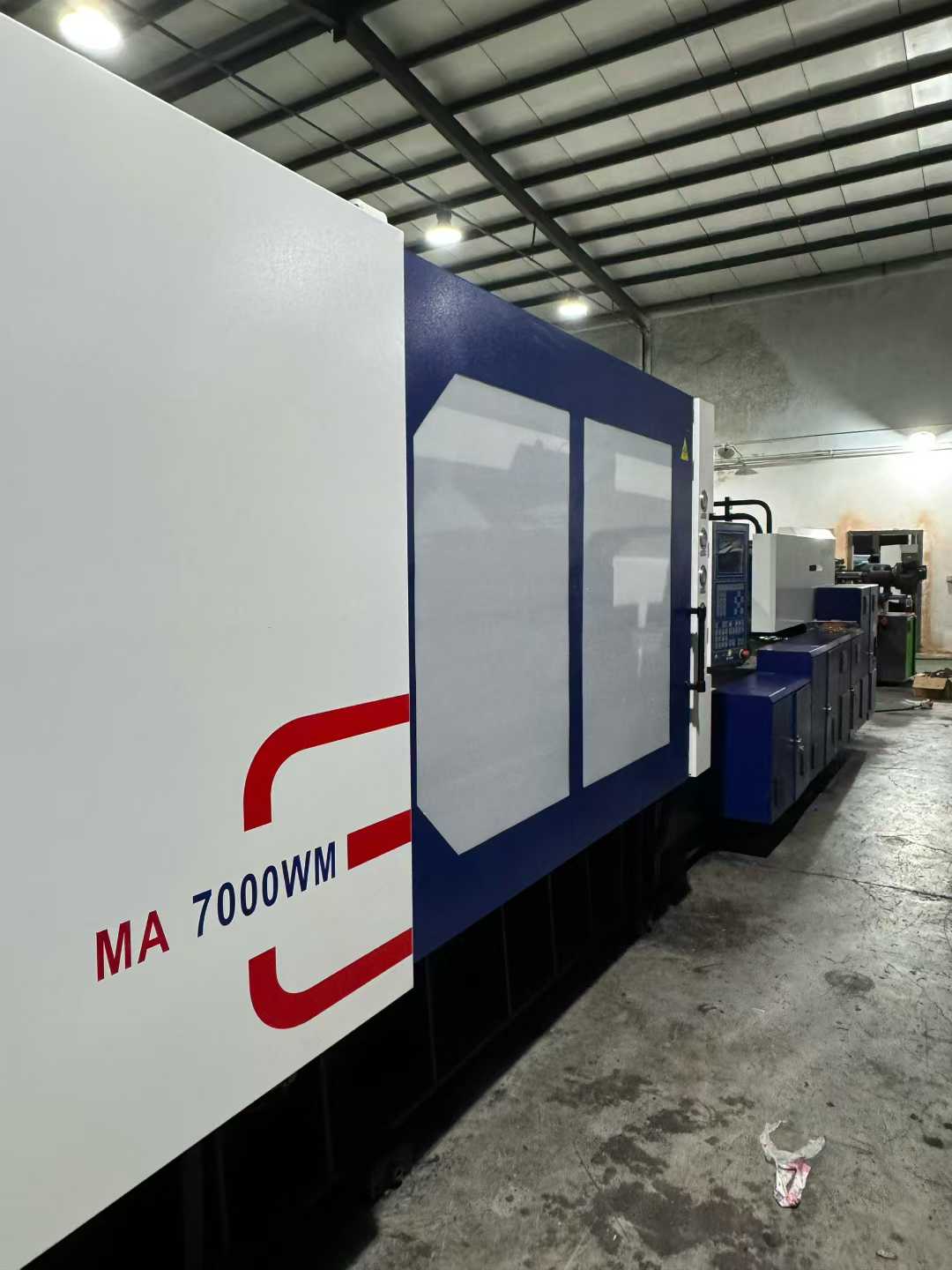 Haitian 700T servo injection molding machine 2 sets, the glue capacity of more than 4300 grams