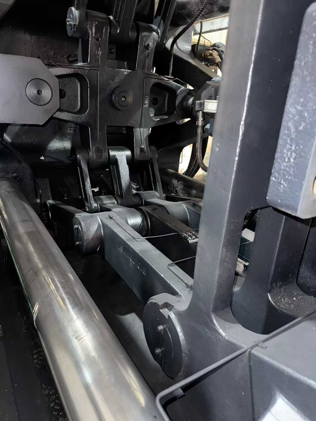 Haitian 700T servo injection molding machine 2 sets, the glue capacity of more than 4300 grams