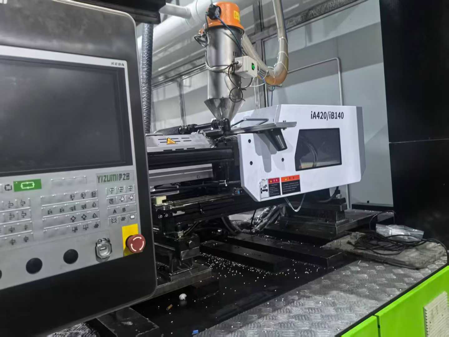 99% new Yi’mi 280T dual-color injection molding machine.