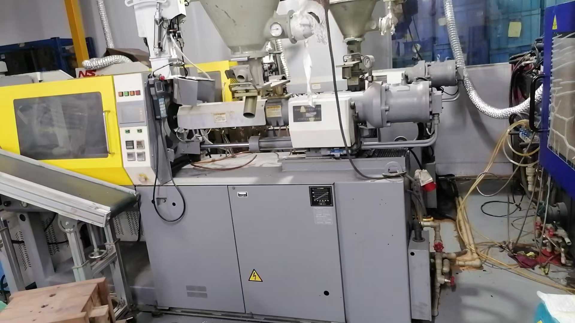 2 units of Nissei 60T injection molding machines.