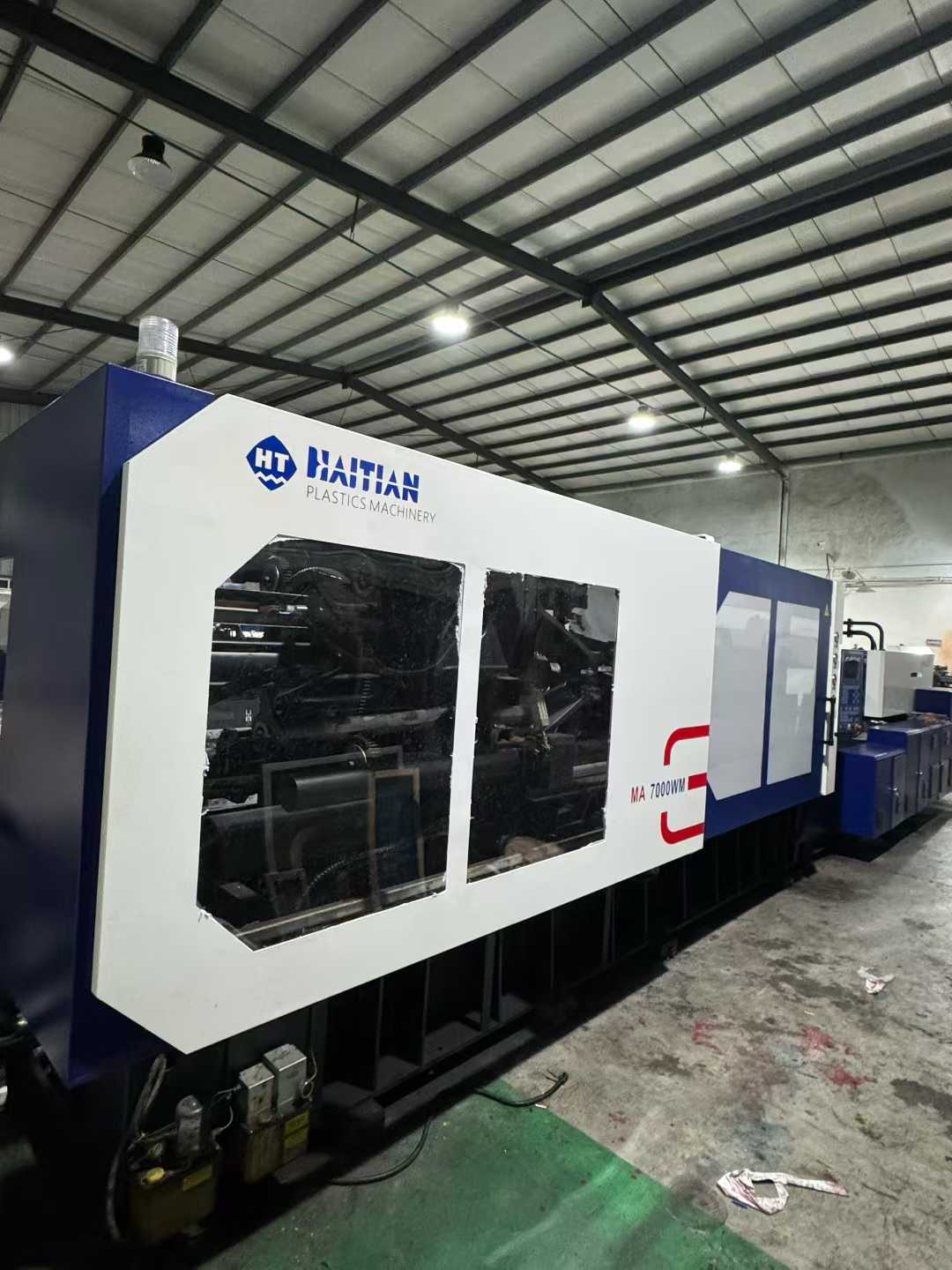 9 into the new Haitian mixed two-color 530T, 700T servo injection molding machine 2, the plastic volume 3200-4300 grams,