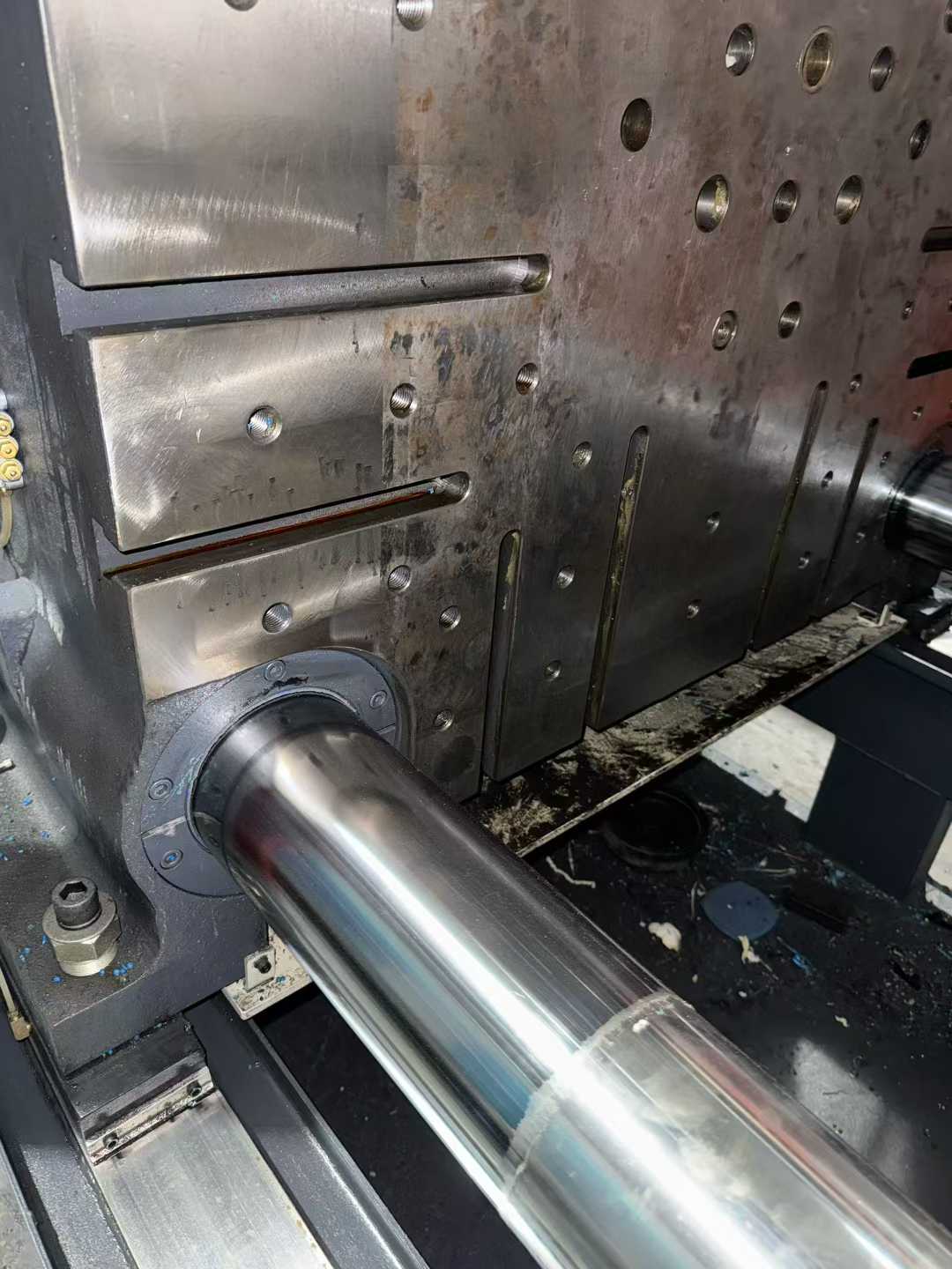 Spectro 520T servo injection machine by 2025.