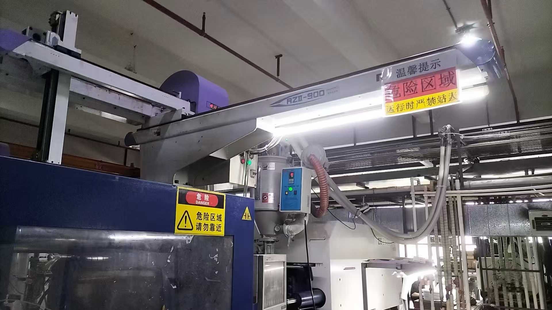 Three-axis robotic arms – 5 units.