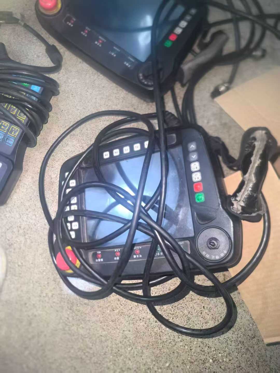 Three-axis robotic arms – 5 units.