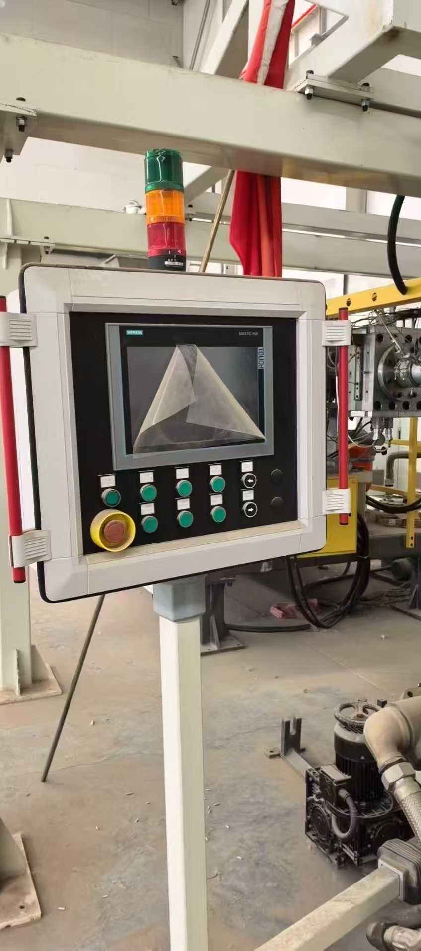 A brand new set of Jinwei’s 95-square-meter dual PE/aluminum composite board production line.