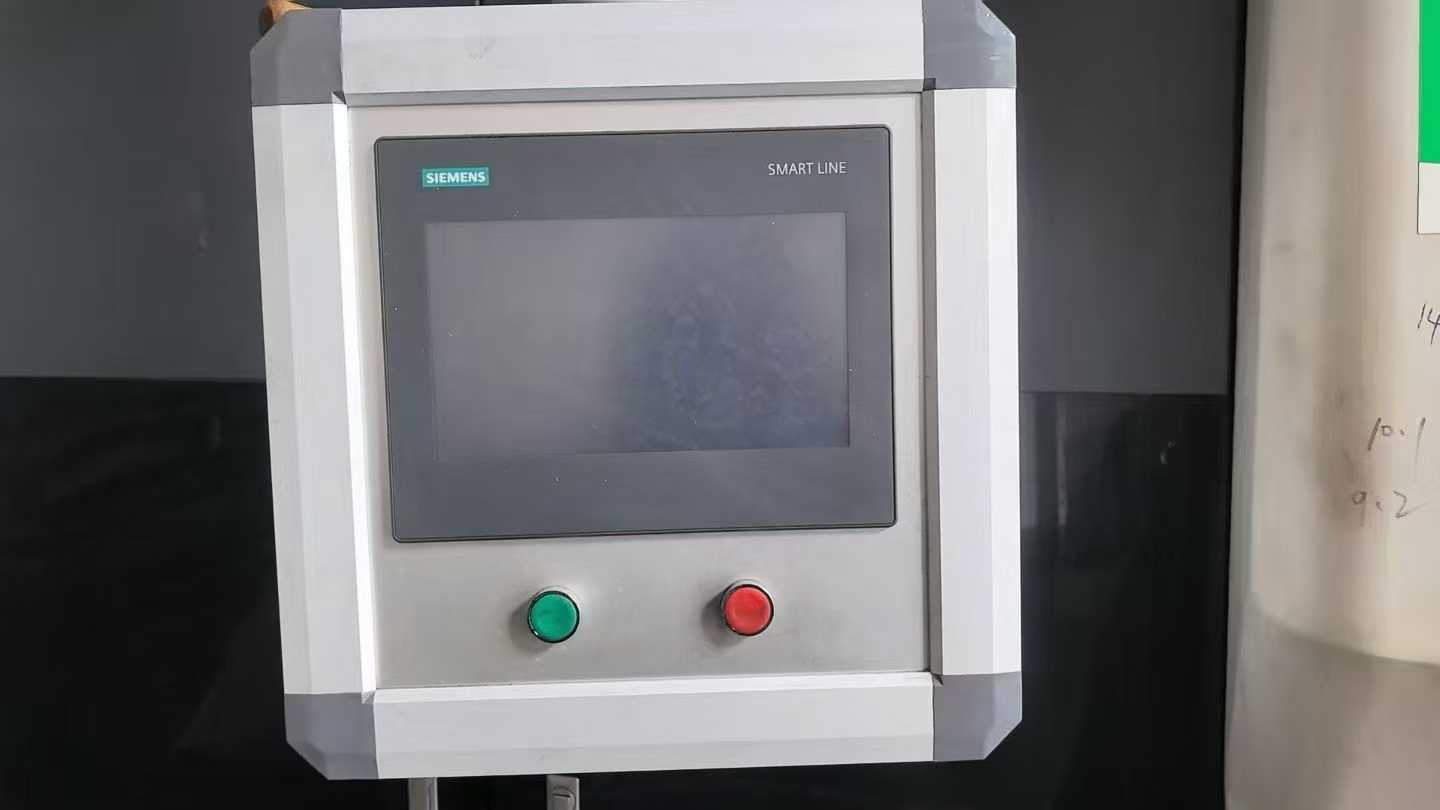 Mahat Precision Hydraulic Straightening Machine, 1300mm width, straightening capacity for thicknesses ranging from 6 to 25mm.