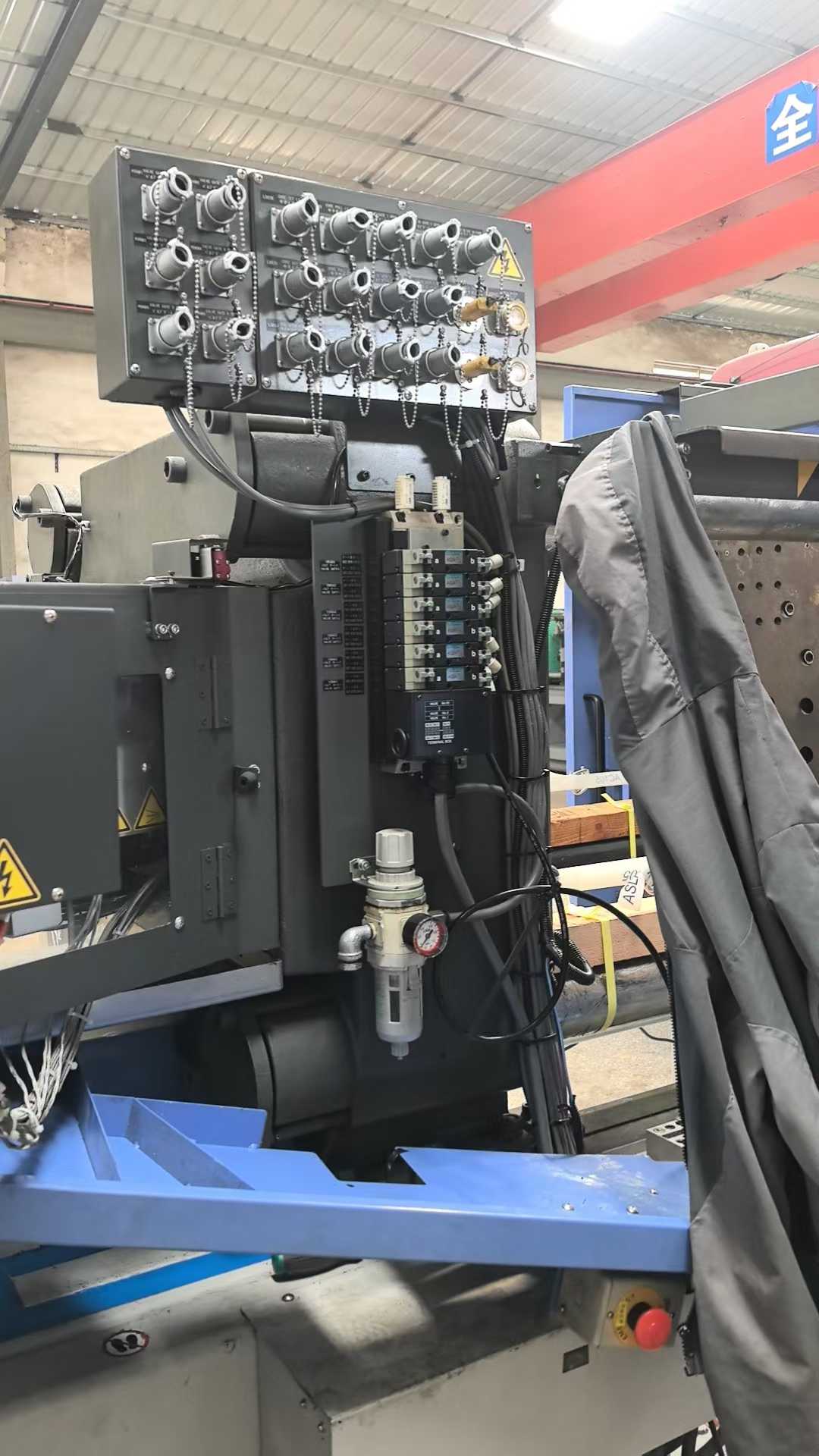 Injection molding machine.