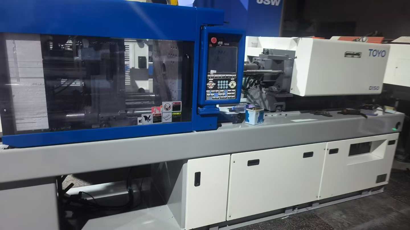 Injection molding machine.