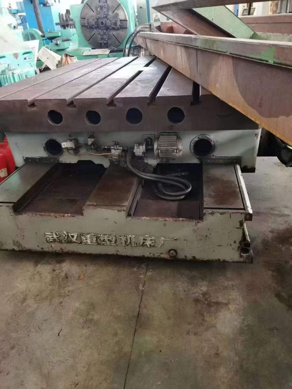 Italian 150 floor-type boring machine, 2.5 meters x 6 meters, return table 2.5 meters x 2 meters.