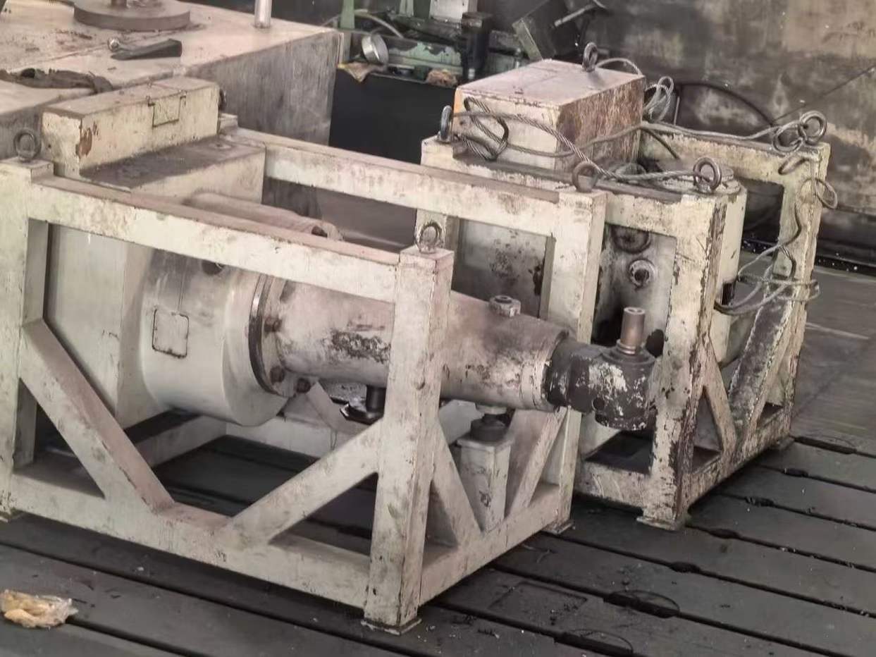 Wu Zhong Tk6926 floor-type boring and milling machine, 2 units, travel range of 6 meters x 16 meters, return table of 4 meters, 5.6 meters.