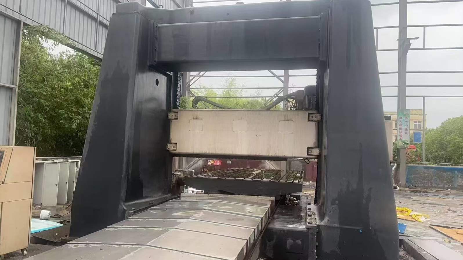 3.2x5 meters French gantry milling machine! Worktable size: 2.6 meters.