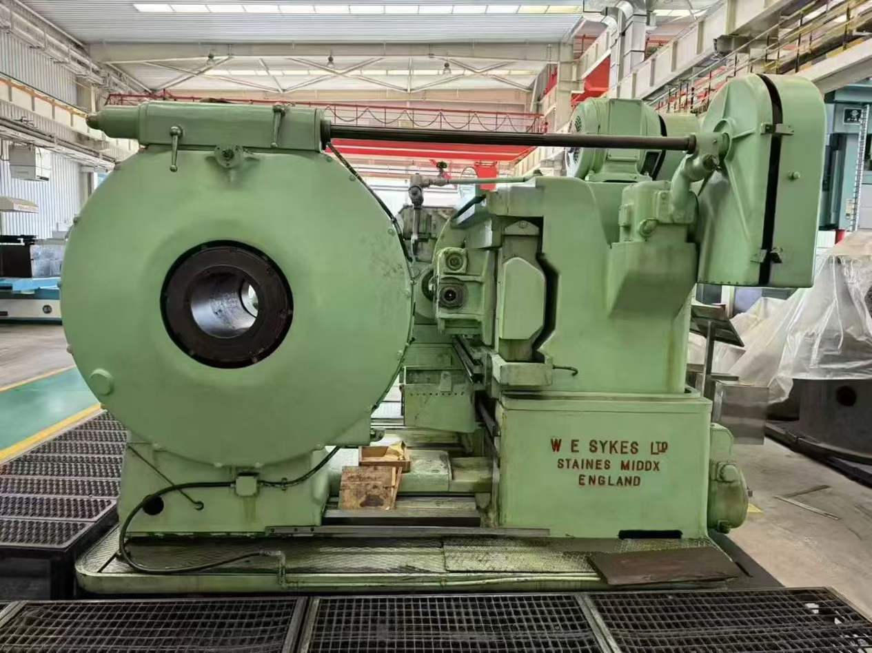 Sykes 5E horizontal broaching machine, 1.6 meters long, module size 16, tooth width 457.